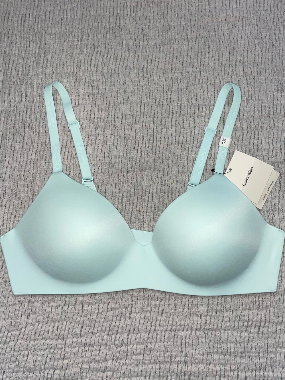 Calvin Klein Wirefree Bra 36C Mint Green Full Coverage Seamless NWT
